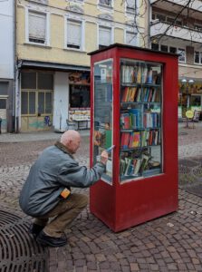 Bücherschrank Reinigung Südstadt Karlsruhe 2022